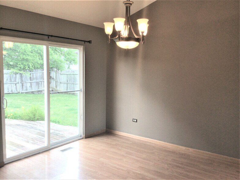 Building Photo - 898 Cottonwood Dr