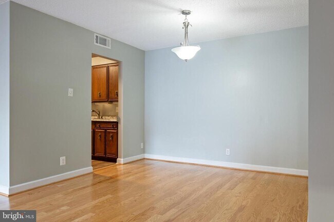 Building Photo - 3800 Fairfax Dr