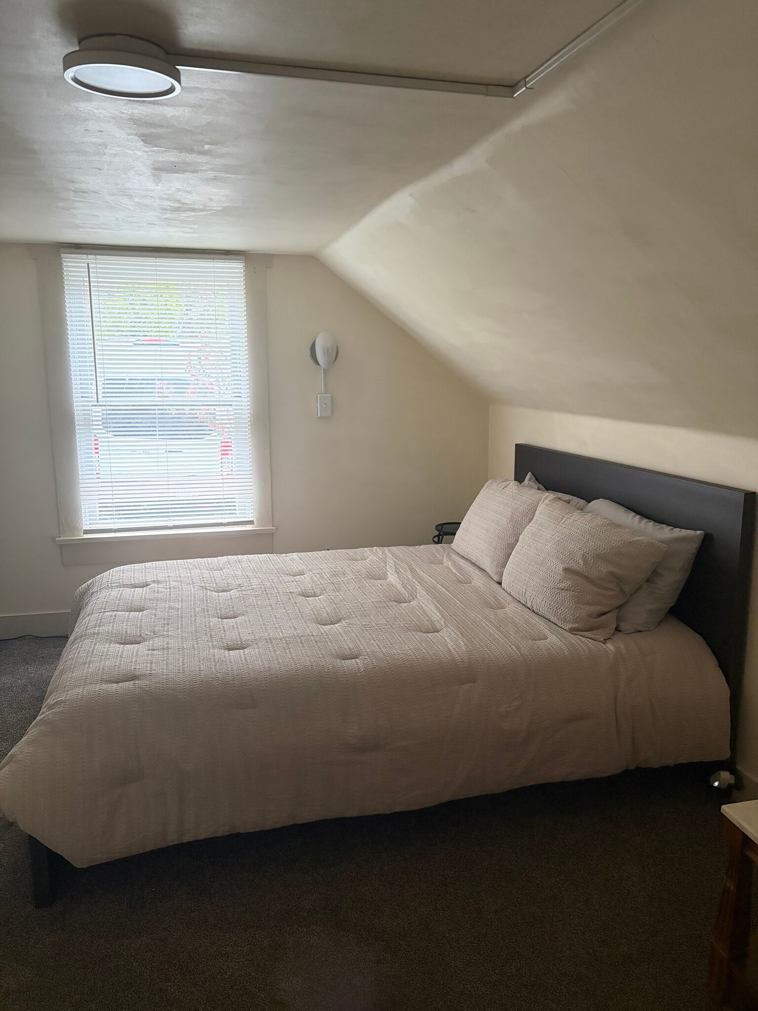 Building Photo - 657 Florence Ave