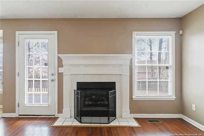 Building Photo - 7132 Summerlin Dr