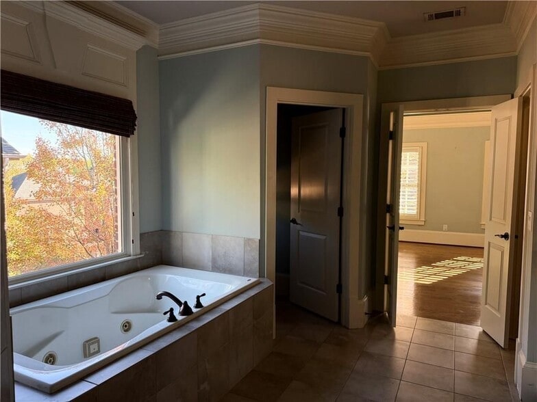 Building Photo - 2617 Canterbury Trail