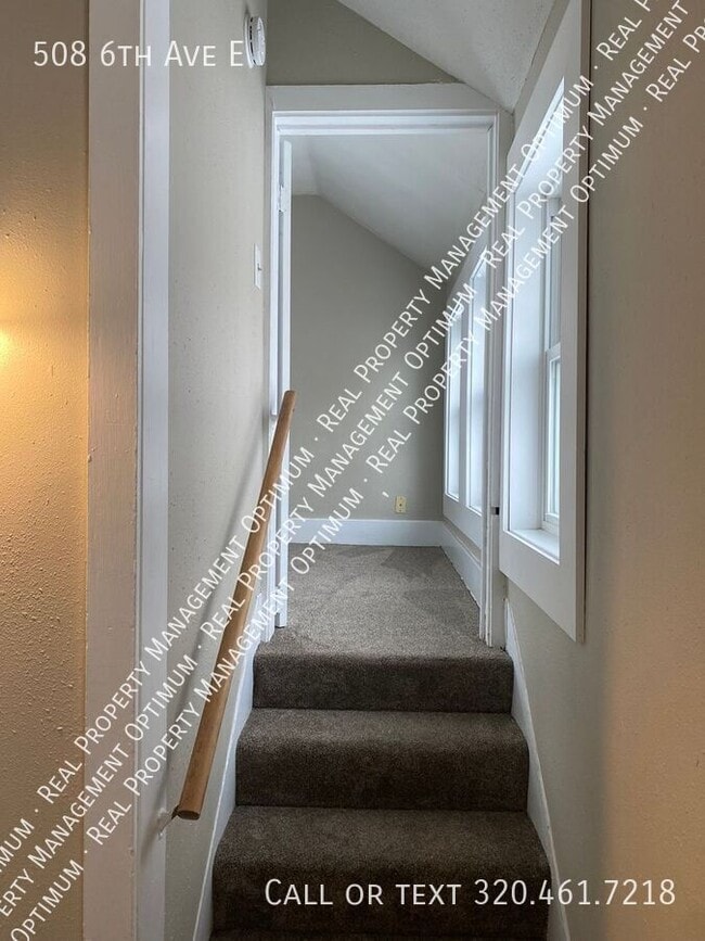 Building Photo - 508 6th Ave E