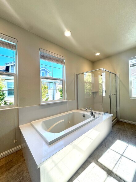 Building Photo - 2616 Admiral Cir