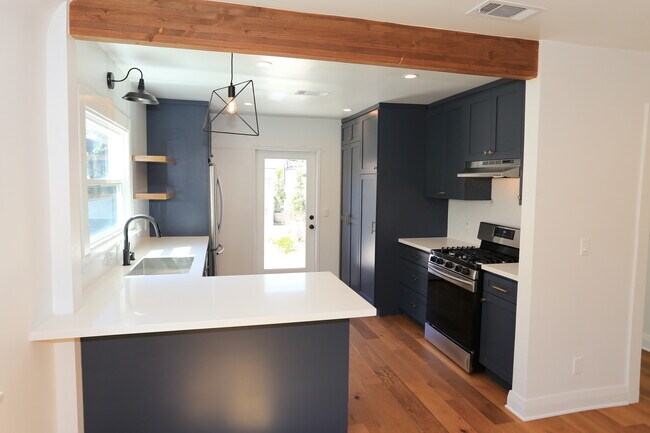 Building Photo - 3835 Hollypark Pl