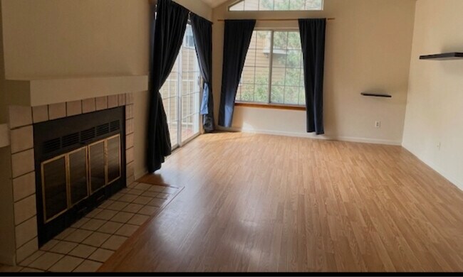 Building Photo - 6036 Gunbarrel Ave