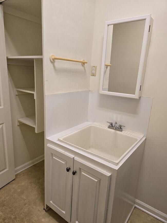 Building Photo - 5104 Grist Mill Ct