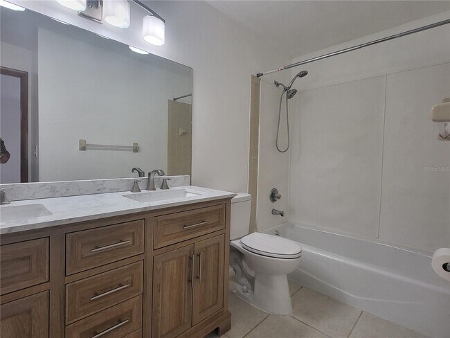 Building Photo - 2134 NE 45th Ave