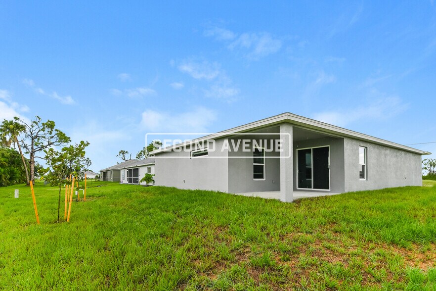 Building Photo - 1700 NW 24th Ave