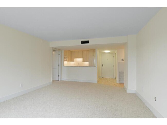 Building Photo - 1425 W 28th St
