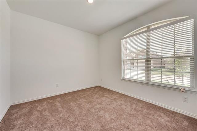 Building Photo - 1833 Lake Grove Dr