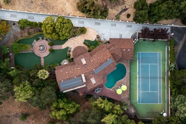 Building Photo - Meticulously Upgraded Los Altos Estate on Over an Acre