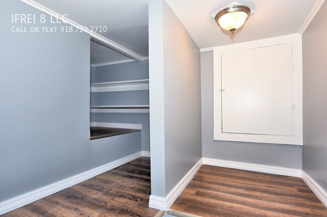 Building Photo - 1557 N Irvington Ave