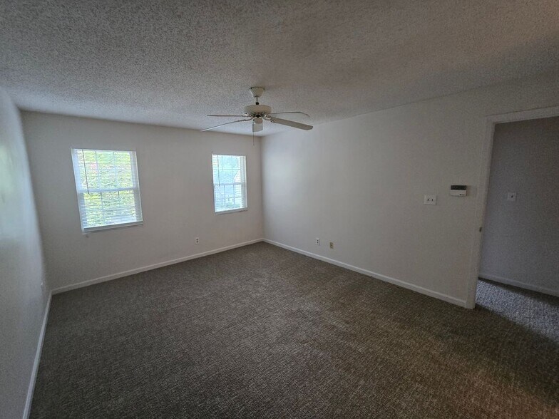 Building Photo - 113 Hampshire Ct