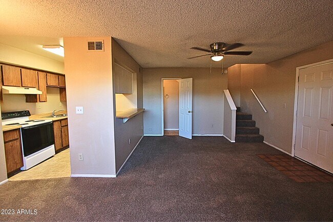 Building Photo - 410 E 9th Ave