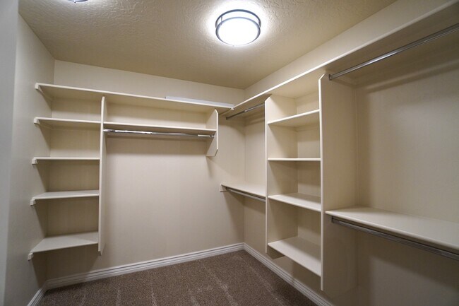 Building Photo - 38 E Ranch Dr