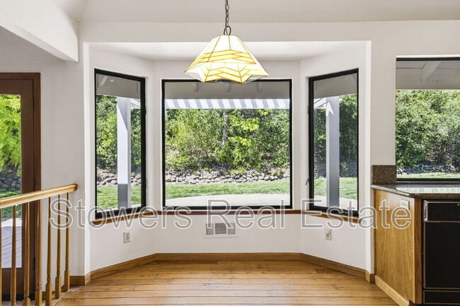 Building Photo - 618 Banister Ln