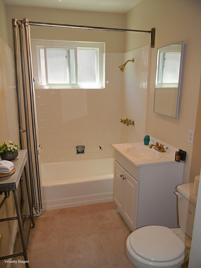 Building Photo - 1333 E Orange Grove Ave