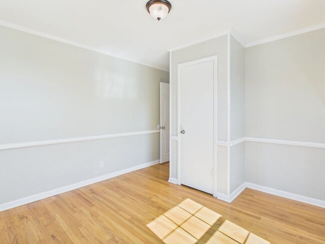 Building Photo - 5125 SW 16th Ave