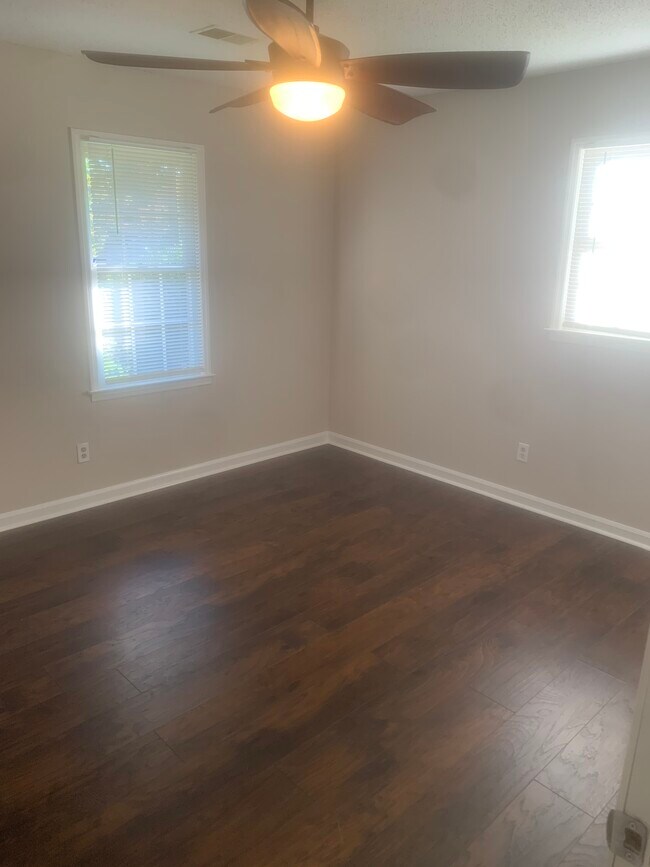 Building Photo - 5016 Merlin Dr