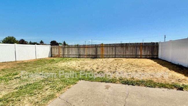 Building Photo - 13904 Cassia St