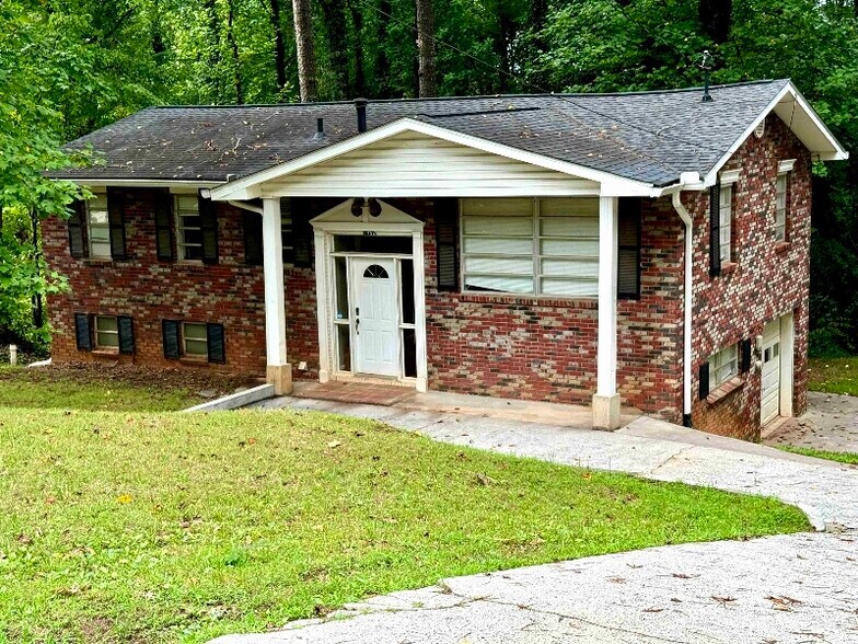 Building Photo - 1962 Maple Dr