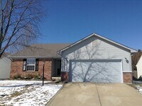 Building Photo - 440 E Pine Ridge Dr