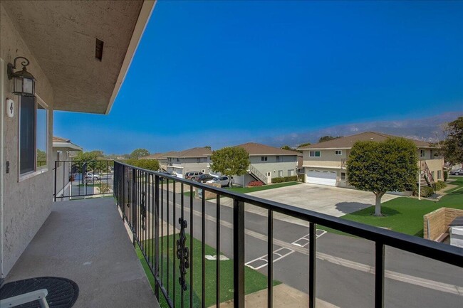 Building Photo - Condo in Carpinteria!