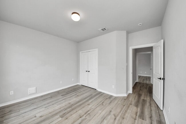 Building Photo - 2310 Brett Ct
