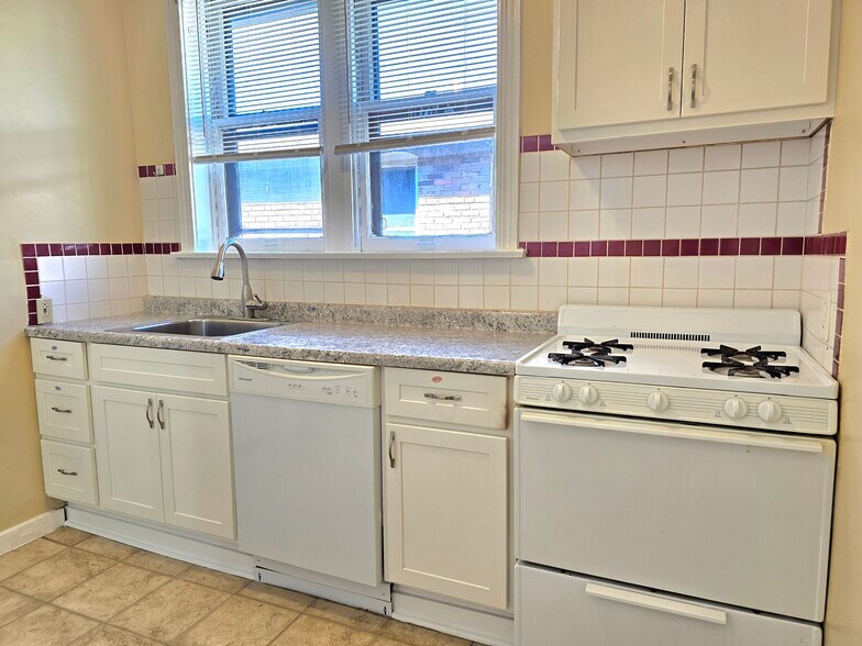 Building Photo - 7212 Forsyth Blvd