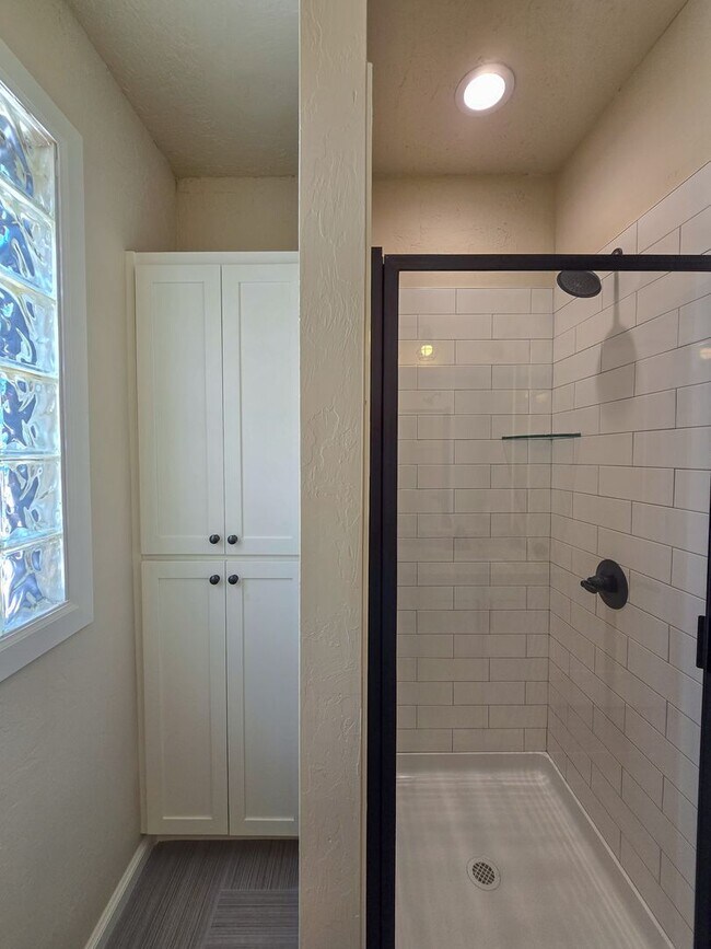 Building Photo - Cute 3 Bedroom Brick home in Shawnee