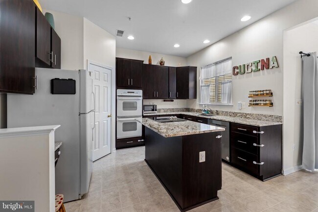 Building Photo - 2552 Blue Water Blvd