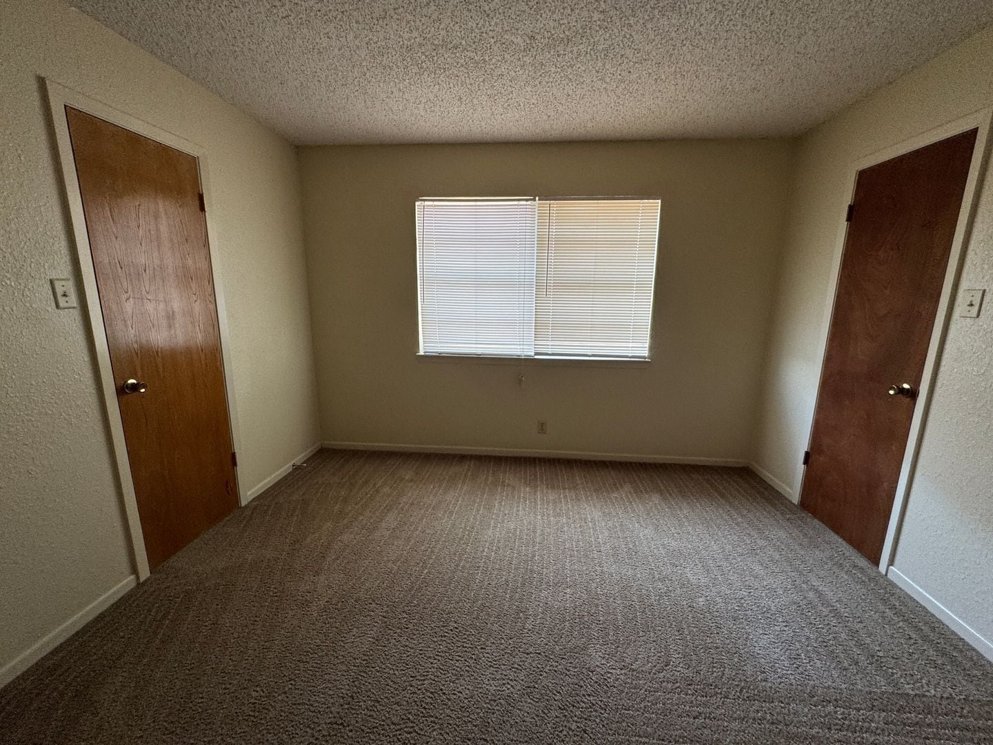 Building Photo - 3609 Hereford Ln