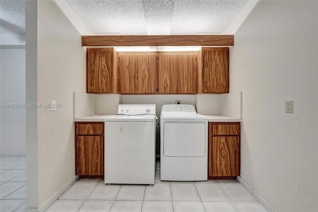 Building Photo - 1502 Whitehall Dr