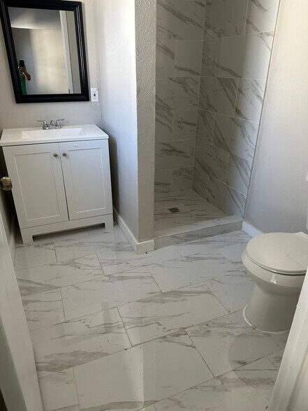 Building Photo - 606 John Page Dr