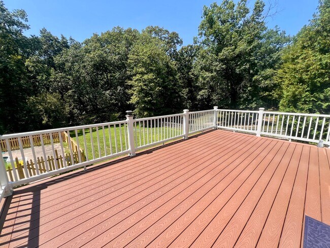 Building Photo - Cranberry - 6 bedroom 4 bathroom - Stunnin...