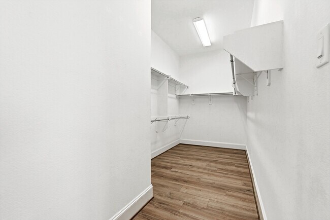 Building Photo - 2226 Falcon Brook Dr