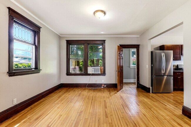 Building Photo - 884 Iglehart Ave