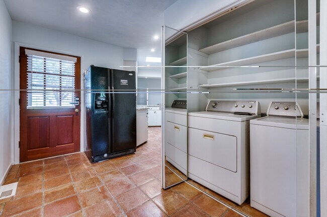 washer dryer - 3310 Springwood Pl