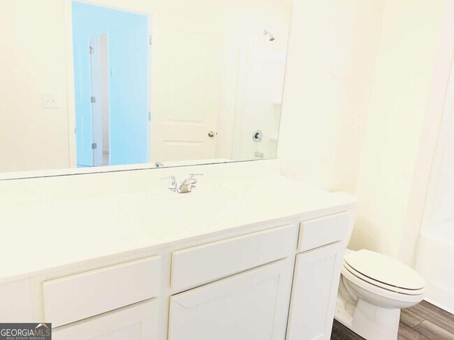 Building Photo - 404 Union Station St