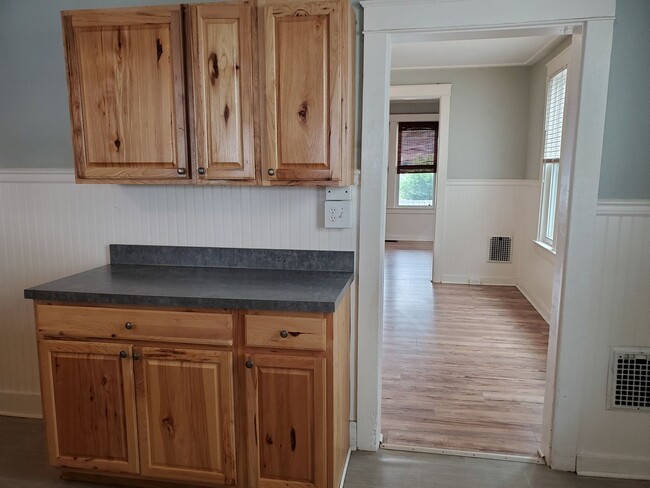 Building Photo - 3 Bedroom, 1 Bath in Manheim Township Scho...