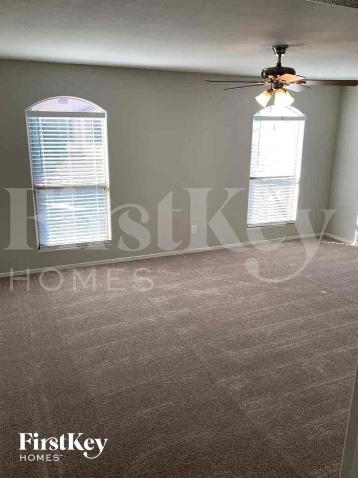 Building Photo - 12922 W Holly St