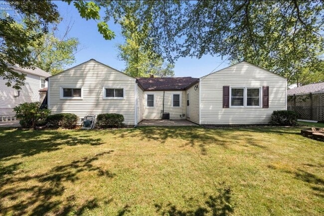 Building Photo - 154 Oakwood Dr