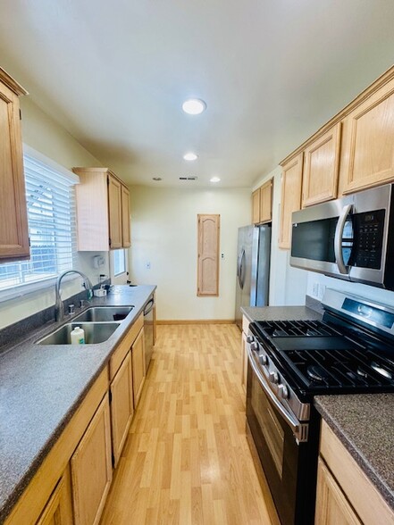 Building Photo - 2620 Graham Ave