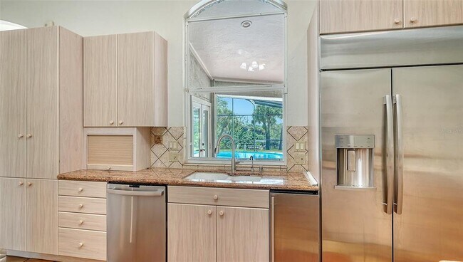 Building Photo - 4935 Riverwood Ave