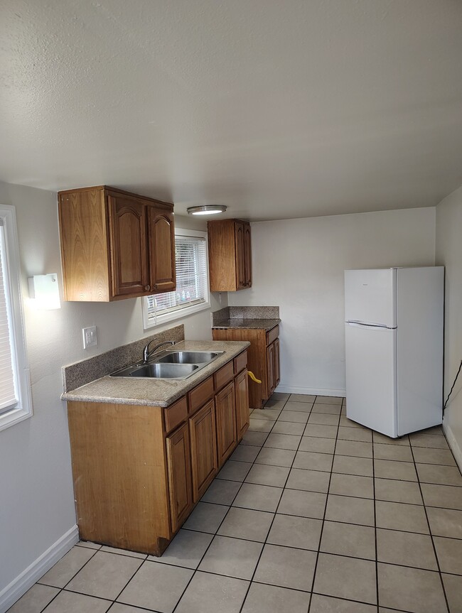 Building Photo - 818 E Rte 66