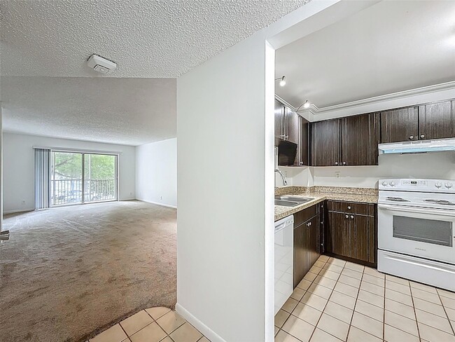 Building Photo - 8735 Ramblewood Dr