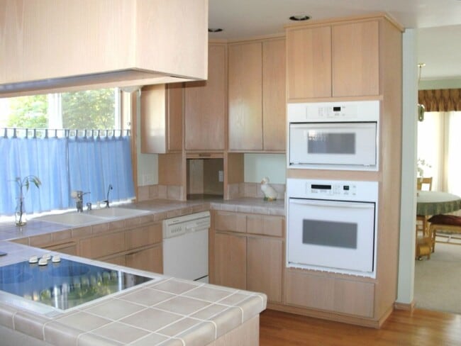 Building Photo - Comfortable Condo for Lease!