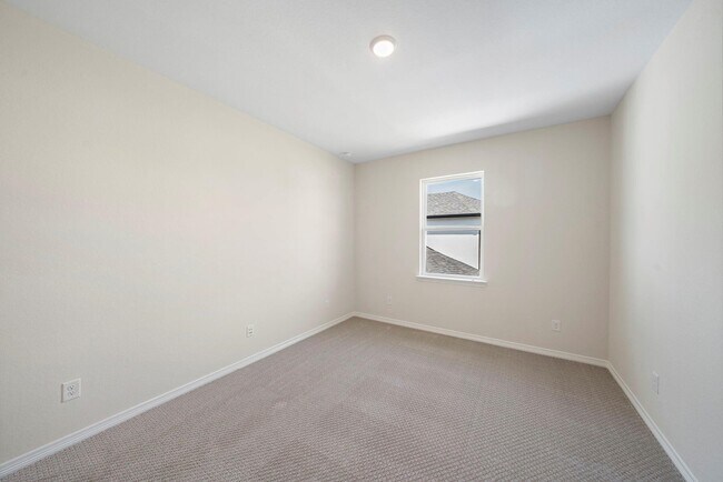 Building Photo - 9806 Oakwood Trl