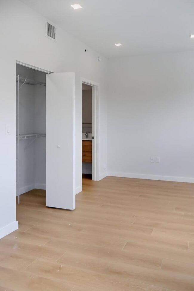 Building Photo - 1376 SW 4th St