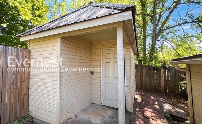 Building Photo - 5207 Evitt St